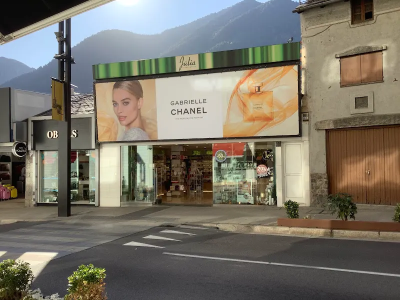 Perfumería Júlia - Tienda de productos de belleza en Andorra la Vella - foto 3