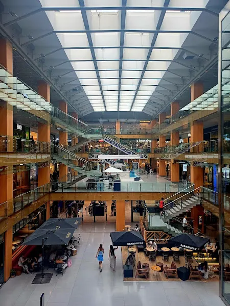 Centro Comercial Illa Carlemany - Centro comercial en Escaldes-Engordany - foto 3