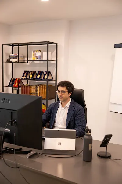 MCA ASSESSORS – Asesoría Fiscal y Residencia en Andorra - Asesor en Escaldes-Engordany - foto 2