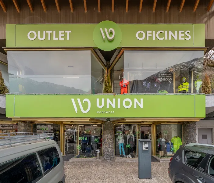 UNION Andorra La Vella - Botiga outlet | Taller de personalització | Oficines - Tienda de ropa en Andorra la Vella - foto 2