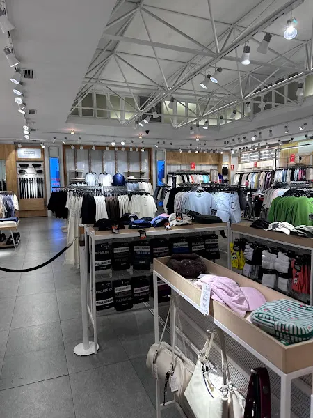 Pull&Bear | Andorra la Vella - Tienda de ropa en Les Escaldes, Andorra - foto 2