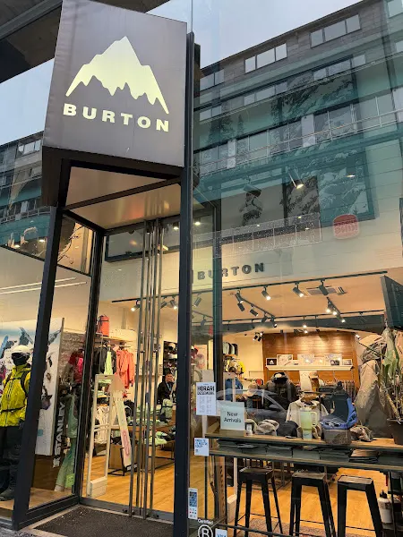 Burton Andorra - Tienda de deportes en Les Escaldes, Andorra - foto 2