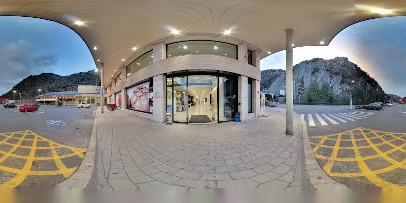 CENTRO COMERCIAL SANTELOI - Centro comercial en Sant Julià de Lòria - foto 2