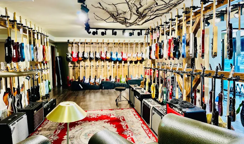 Andorra Guitars by Fanatic Guitars - Sant Julià de Lòria